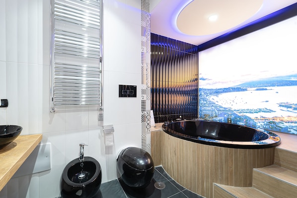 Suite, Bathtub | Vasca idromassaggio privata