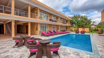 Outdoor pool, pool loungers