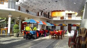 Daily cooked-to-order breakfast (USD 3.00 per person)