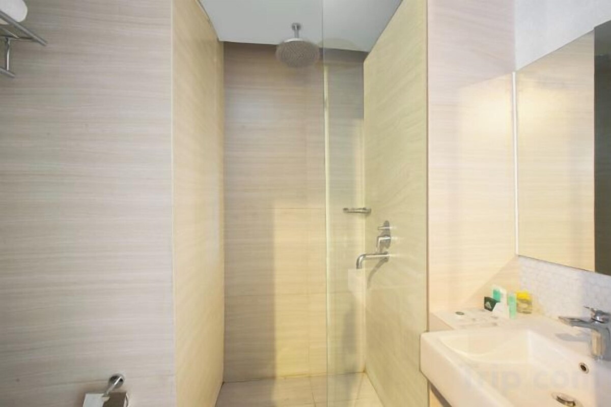 Baño | Ducha, artículos de higiene personal gratuitos, zapatillas y toallas
