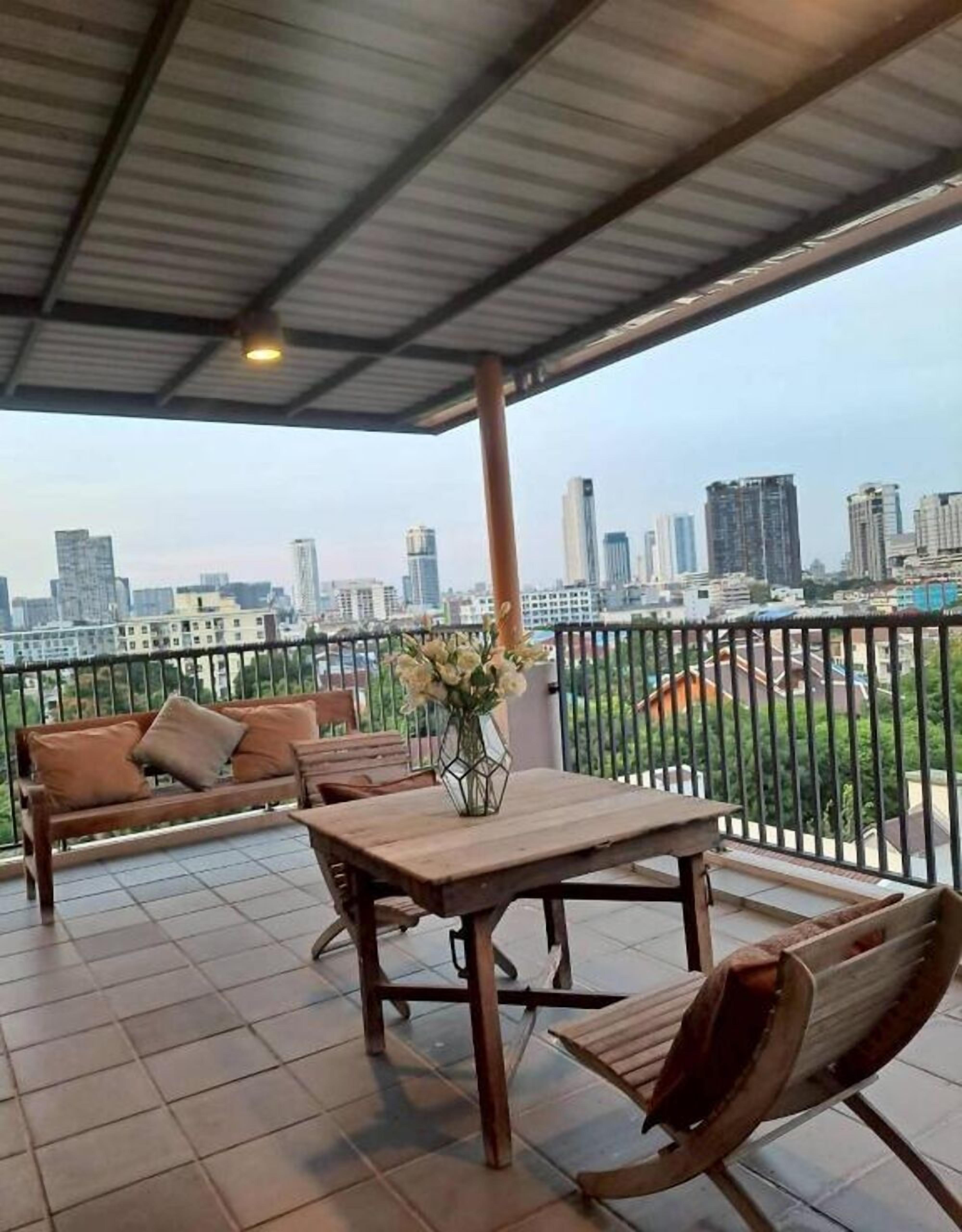 Foto - Baan Tanwa - MRT Ratchadapisek Exit 1 or 2