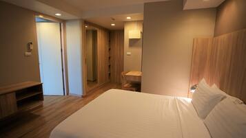 1 bedroom, individually furnished, desk, free WiFi