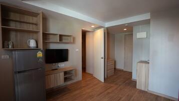 1 bedroom, individually furnished, desk, free WiFi