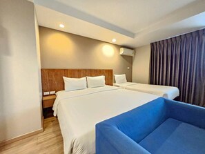 Individually furnished, desk, free WiFi, bed sheets - Baan Tanwa - MRT Ratchadapisek (Bangkok)