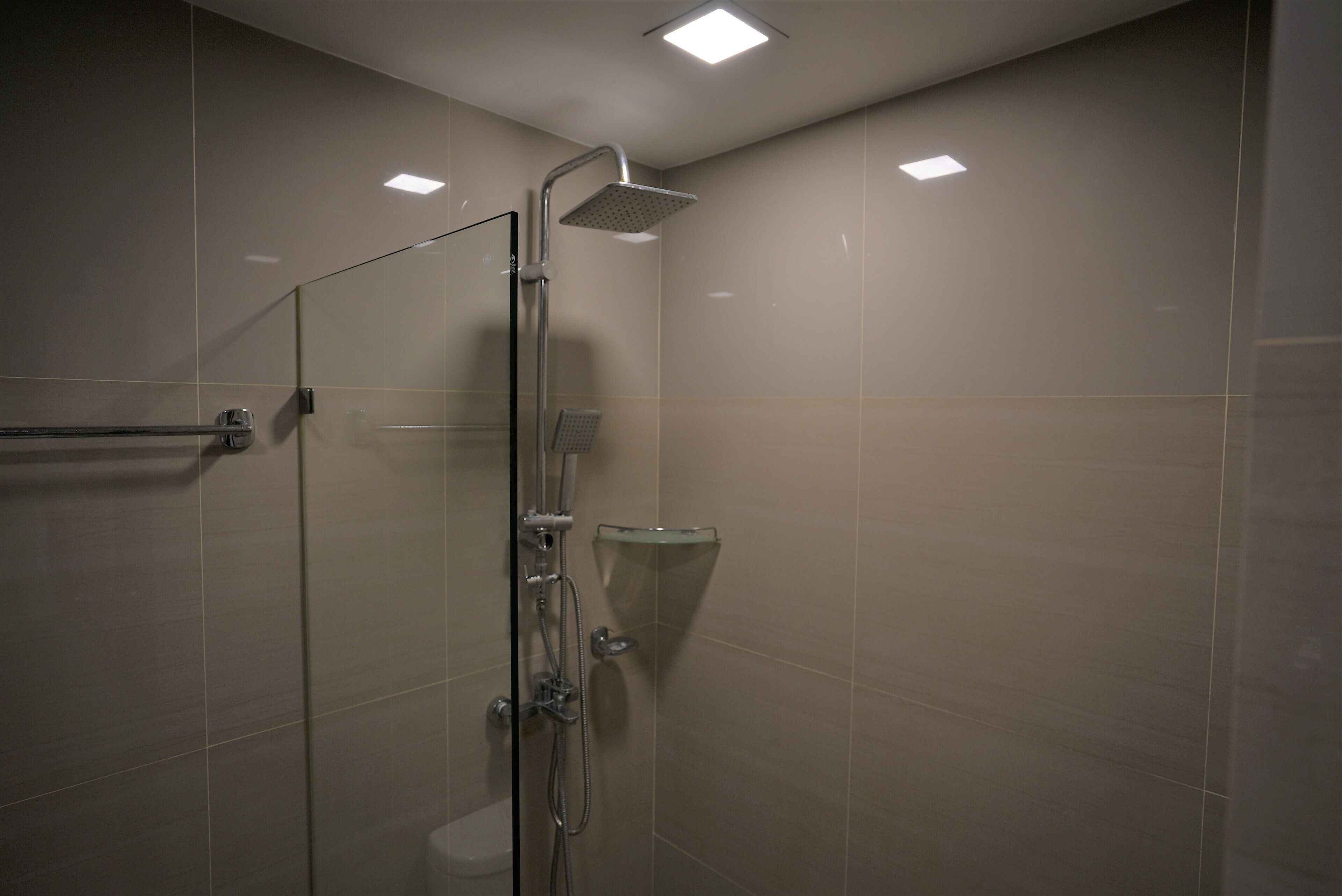 shower, free toiletries, hair dryer, slippers