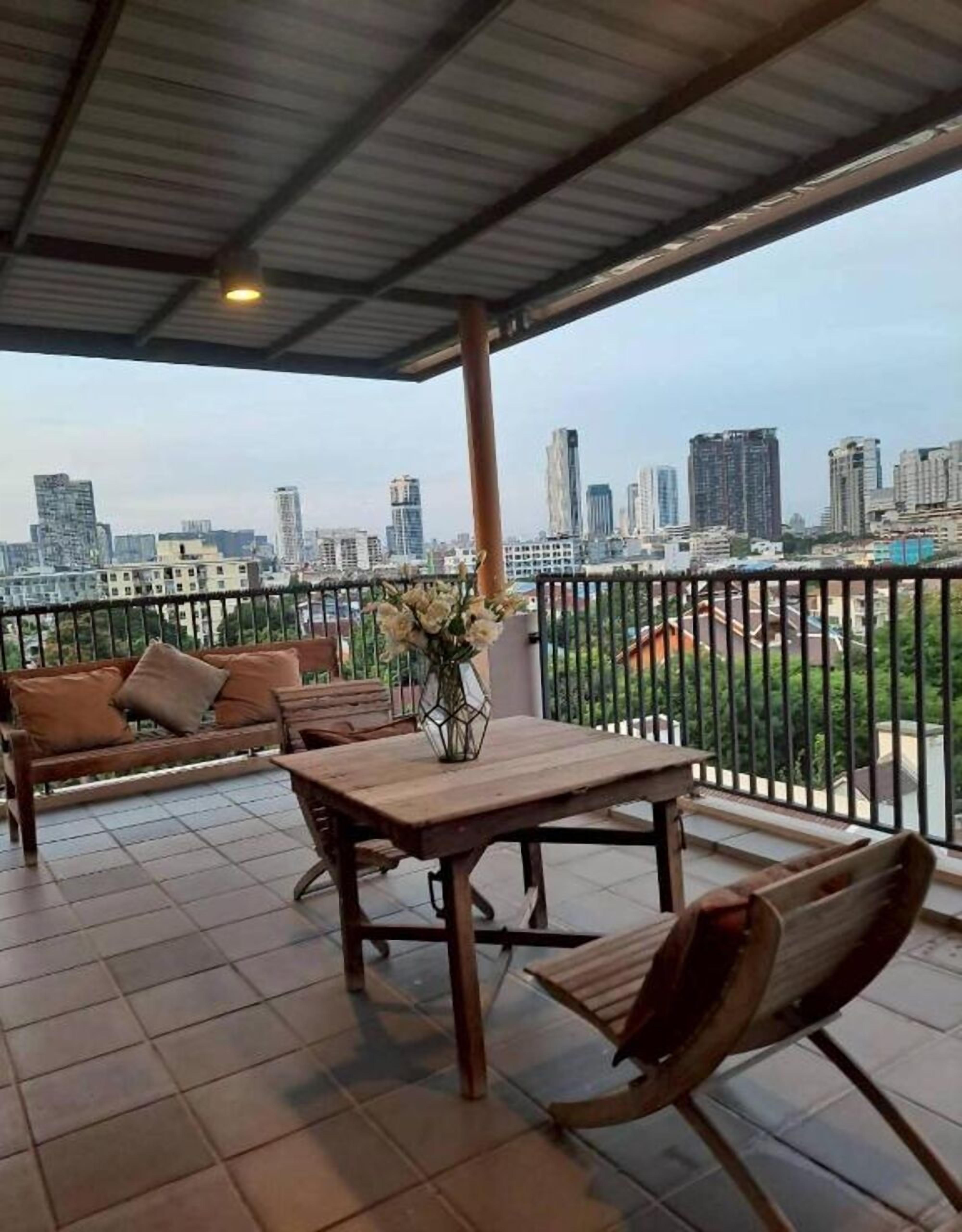 Foto - Baan Tanwa - MRT Ratchadapisek Exit 1 or 2