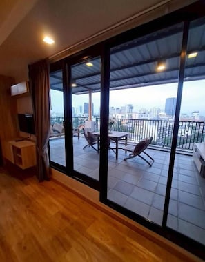 Family Suite with Balcony | Terrace/patio - Baan Tanwa - MRT Ratchadapisek (Bangkok)