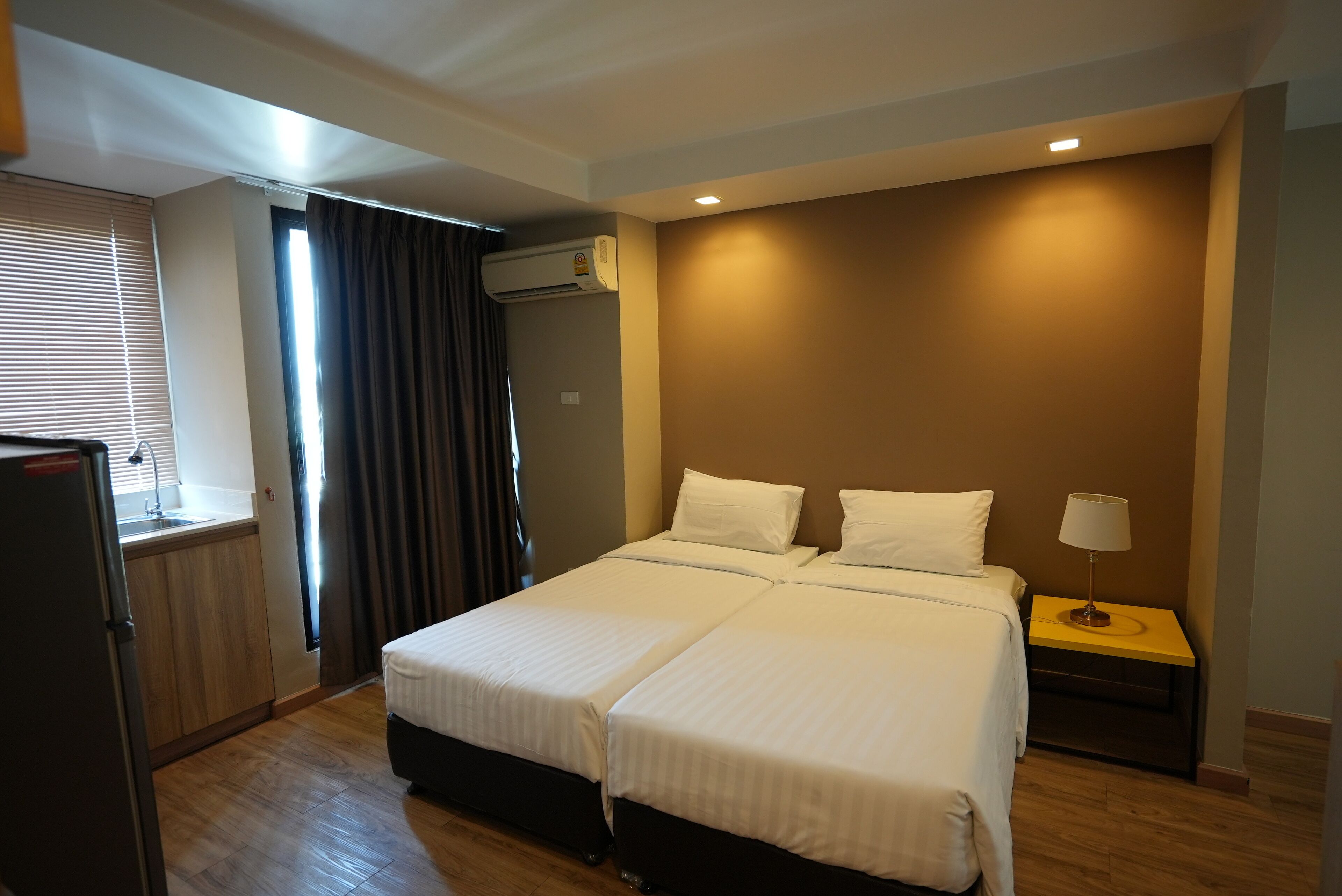 suite for 4 | 1 bedroom, individually furnished, desk, free wifi