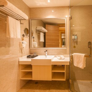 Quarto duplo luxo | Individualmente decorados, individualmente mobiliados, escrivaninha