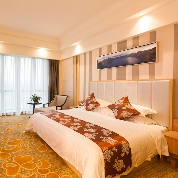 Habitación doble Deluxe | Decoración personalizada, muebles diferentes y escritorio 