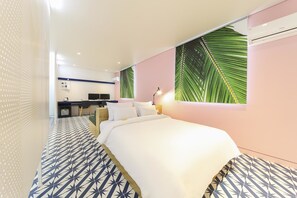 Premium bedding, desk, free WiFi, bed sheets - Hotel Good Choice Chungjangro (Gwangju)