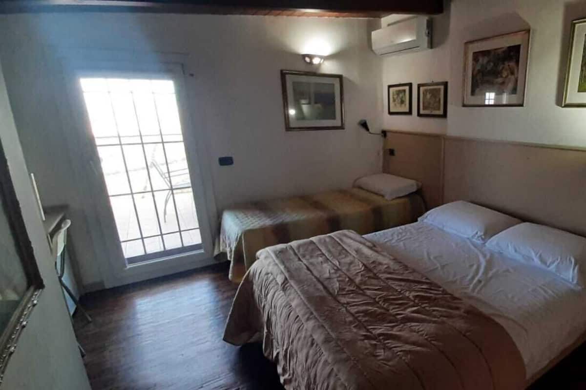 Camera Vesuvio | Minibar, safe på rommet, skrivebord og lydisolert