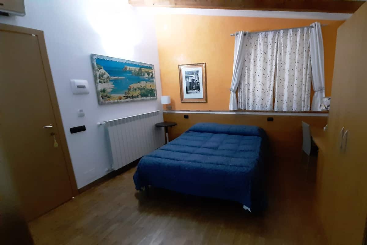 Camera Ravello | Minibar, pengeskab på værelset, skrivebord, lydisolering