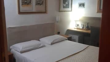 Camera Positano | Minibar, in-room safe, desk, soundproofing