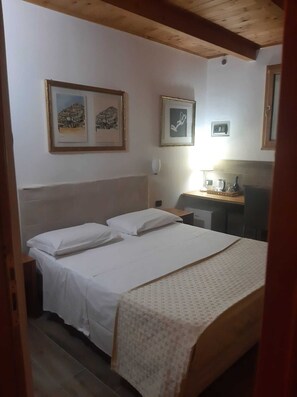 Camera Positano | Minibar, in-room safe, desk, soundproofing - Villa Mola (Corbara)