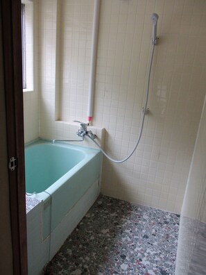 Japanese Style Apartment, 1 Room, Kitchenette | Bathroom | Combined shower/bathtub, spring water bathtub, free toiletries