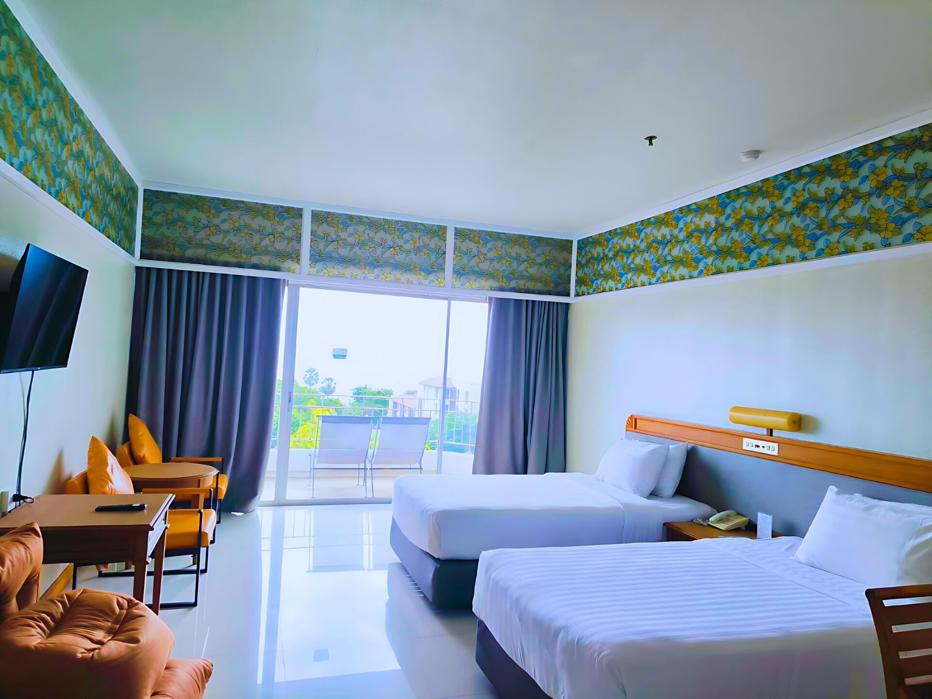 Deluxe Room, Sea View (Park Wing) | Minibar, in-room safe, blackout drapes, free WiFi
