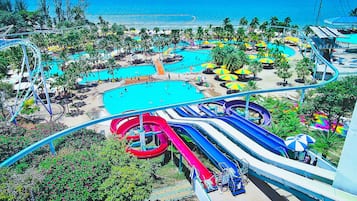 2 outdoor pools, sun loungers