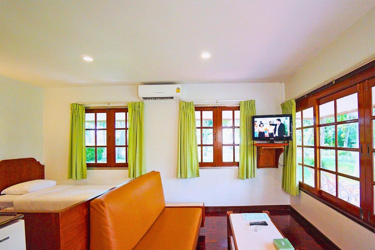 Bungalow | 1 bedroom, minibar, in-room safe, blackout curtains