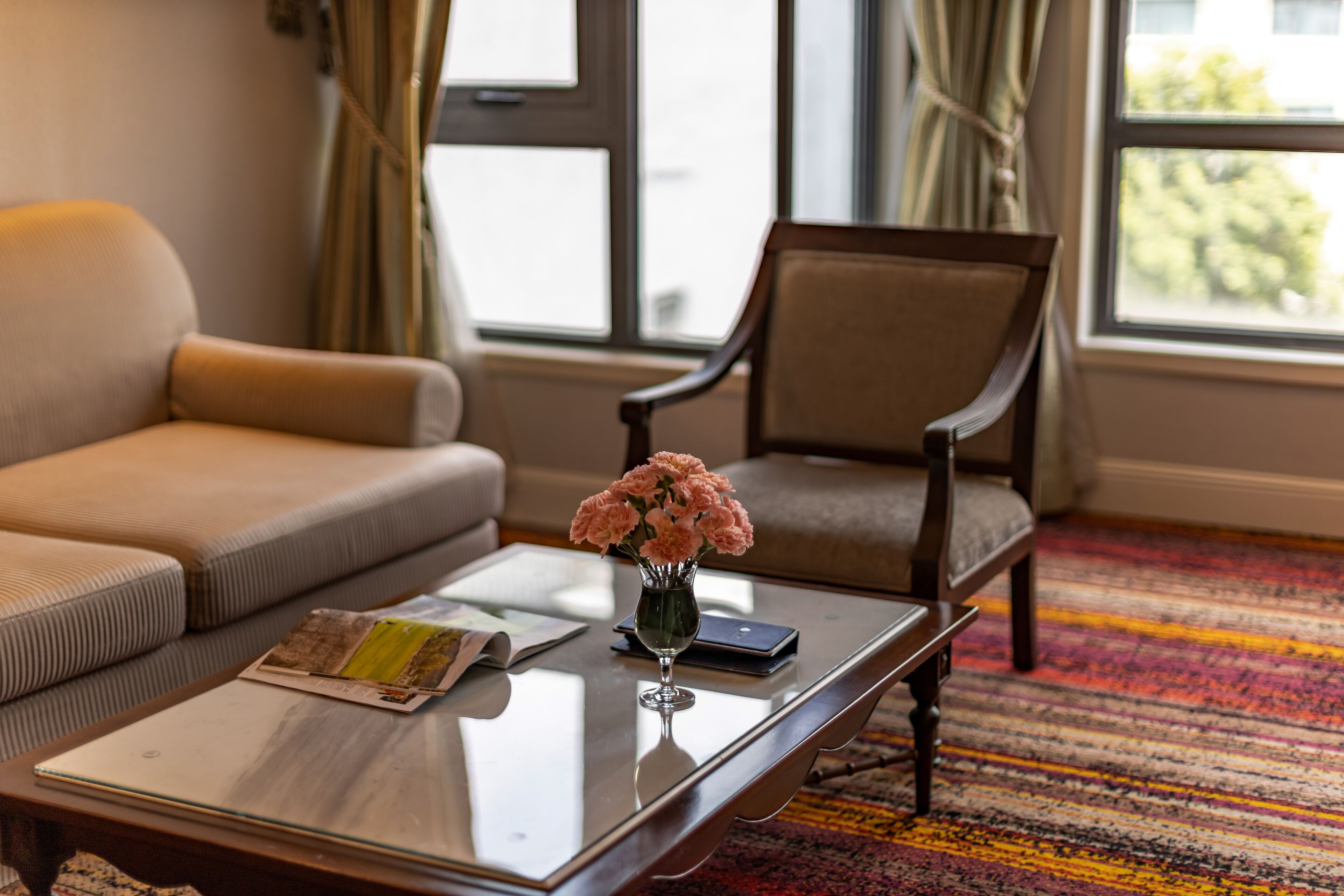 executive suite | living area | 43-inch flat-screen tv with cable channels, tv