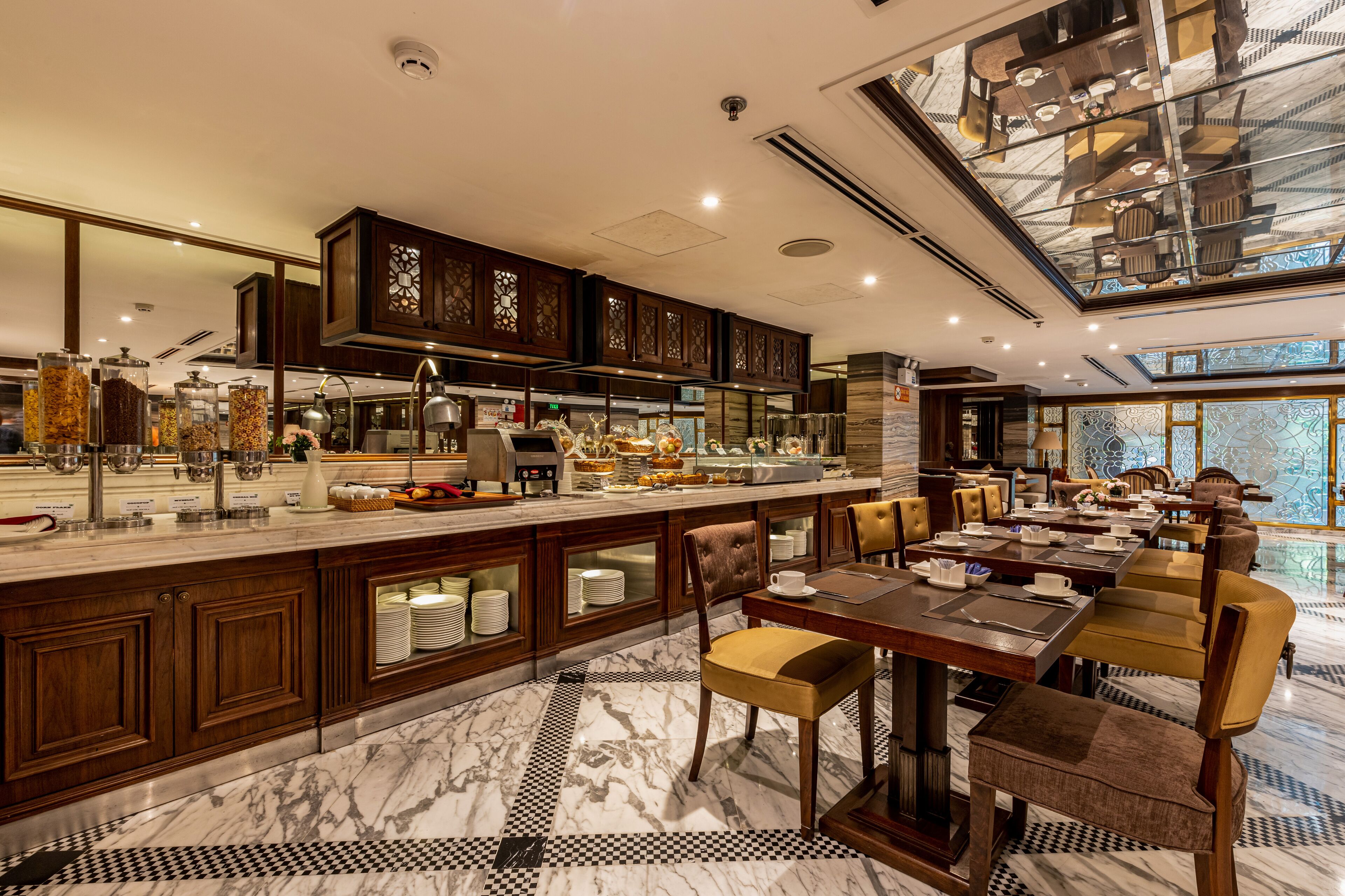 Se sirven desayunos, almuerzos, cenas y cocina local e internacional 