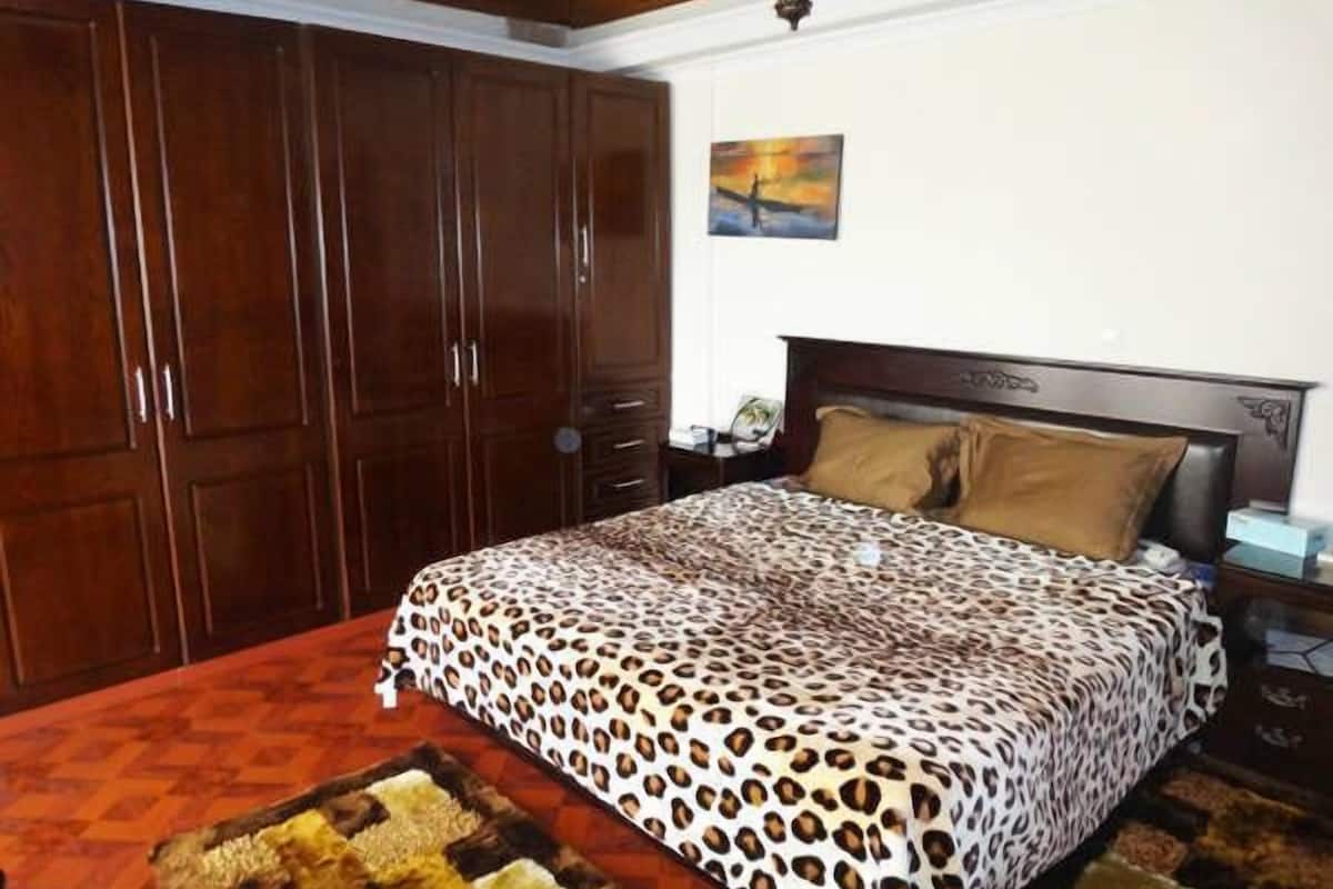 deluxe suite, 2 bedrooms | memory-foam beds, in-room safe, desk, free rollaway beds