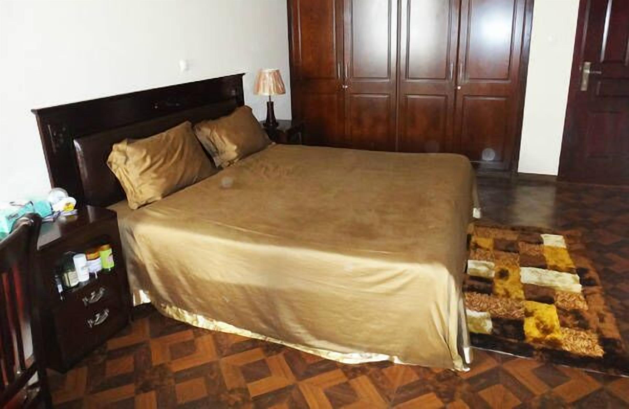 deluxe suite, 2 bedrooms | memory-foam beds, in-room safe, desk, free rollaway beds