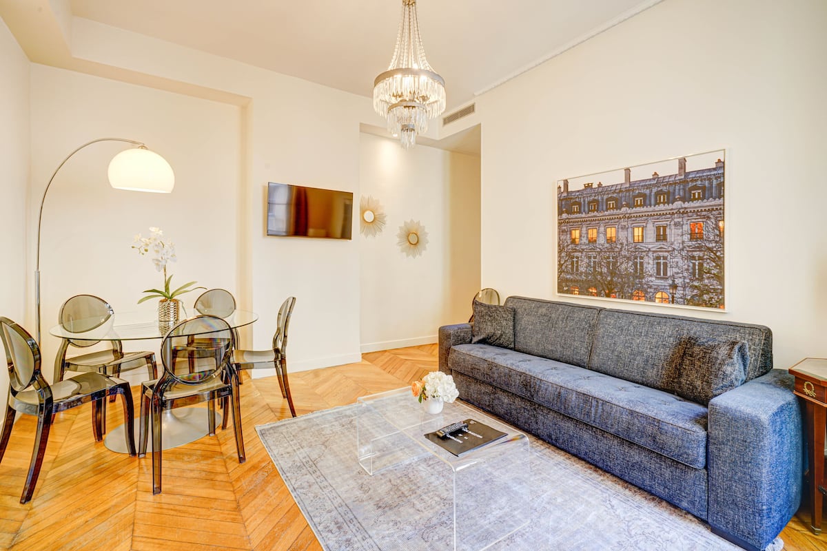 Apartment, Courtyard View (Prestige) | Living area