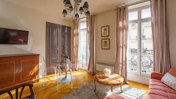 Appartement (So Chic) | Een kluis op de kamer, individueel gedecoreerd, individueel gemeubileerd