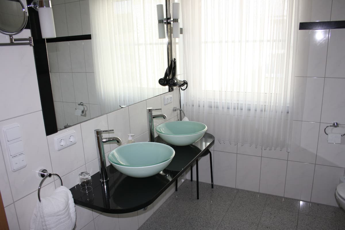 comfort triple room, balcony | in-room safe, desk, soundproofing, free cots/infant beds