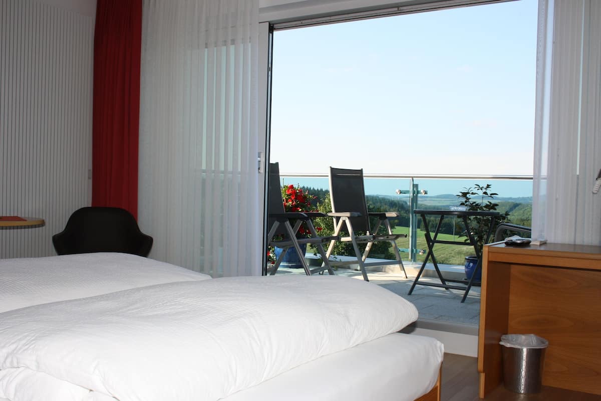 comfort triple room, balcony | in-room safe, desk, soundproofing, free cots/infant beds