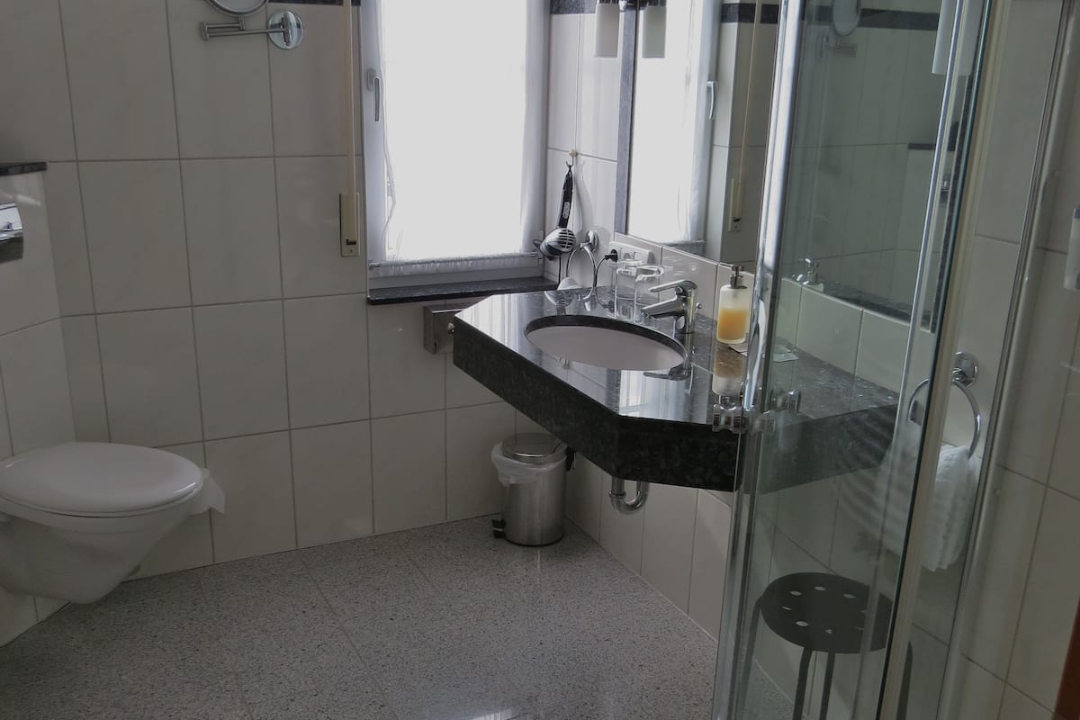 comfort double or twin room | bathroom | shower, free toiletries, hair dryer, towels