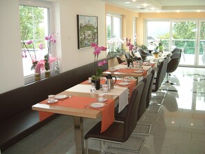 Free daily buffet breakfast