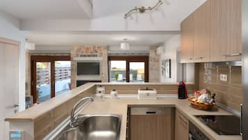 Luxury Villa, 4 Bedrooms, Sea Facing | Private kitchen | Fridge, microwave, oven, stovetop