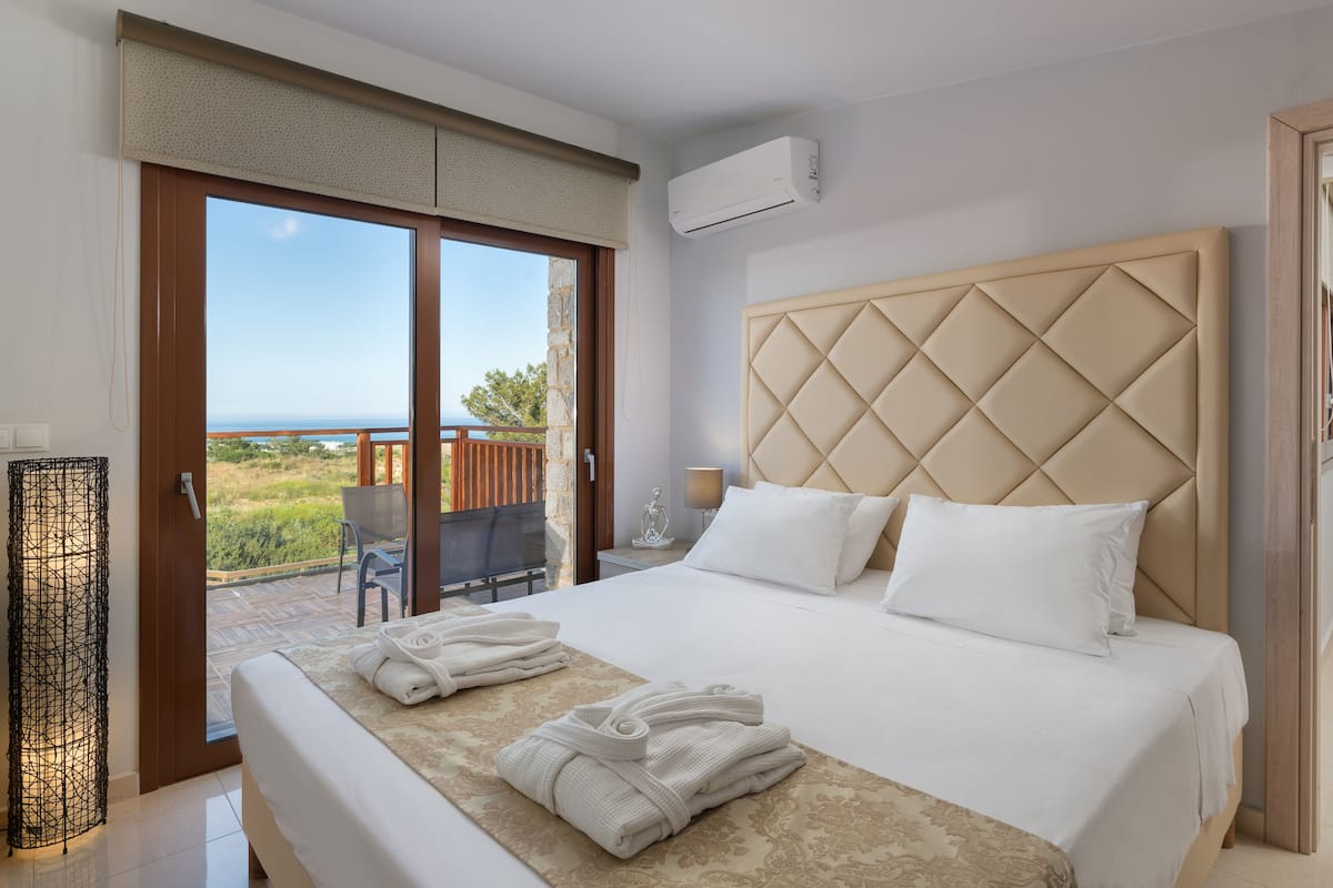 Villa de lujo, 4 habitaciones, mirando al mar | 4 dormitorios, escritorio, tabla de planchar con plancha