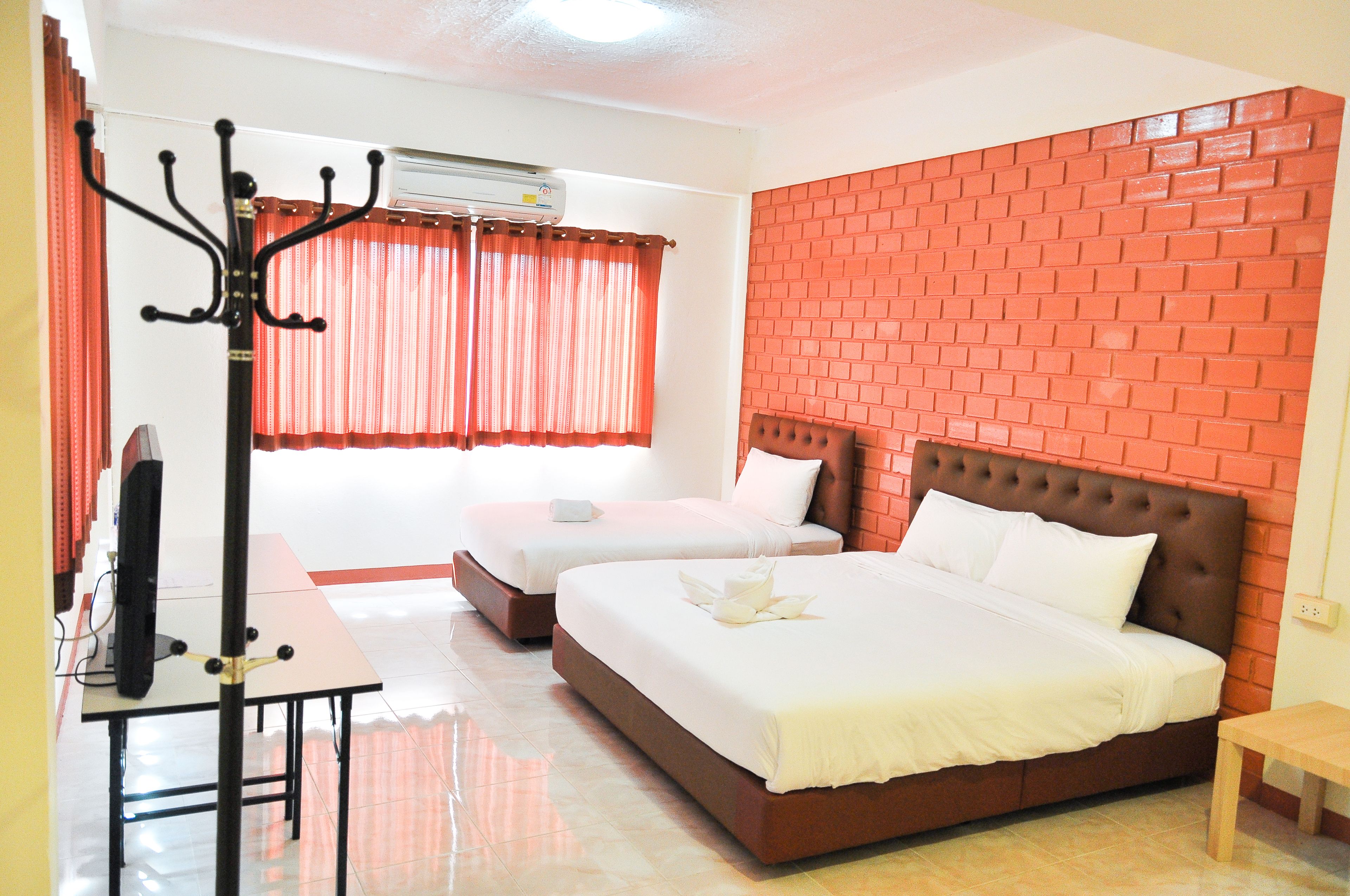standard triple room | 1 bedroom, desk, free wifi