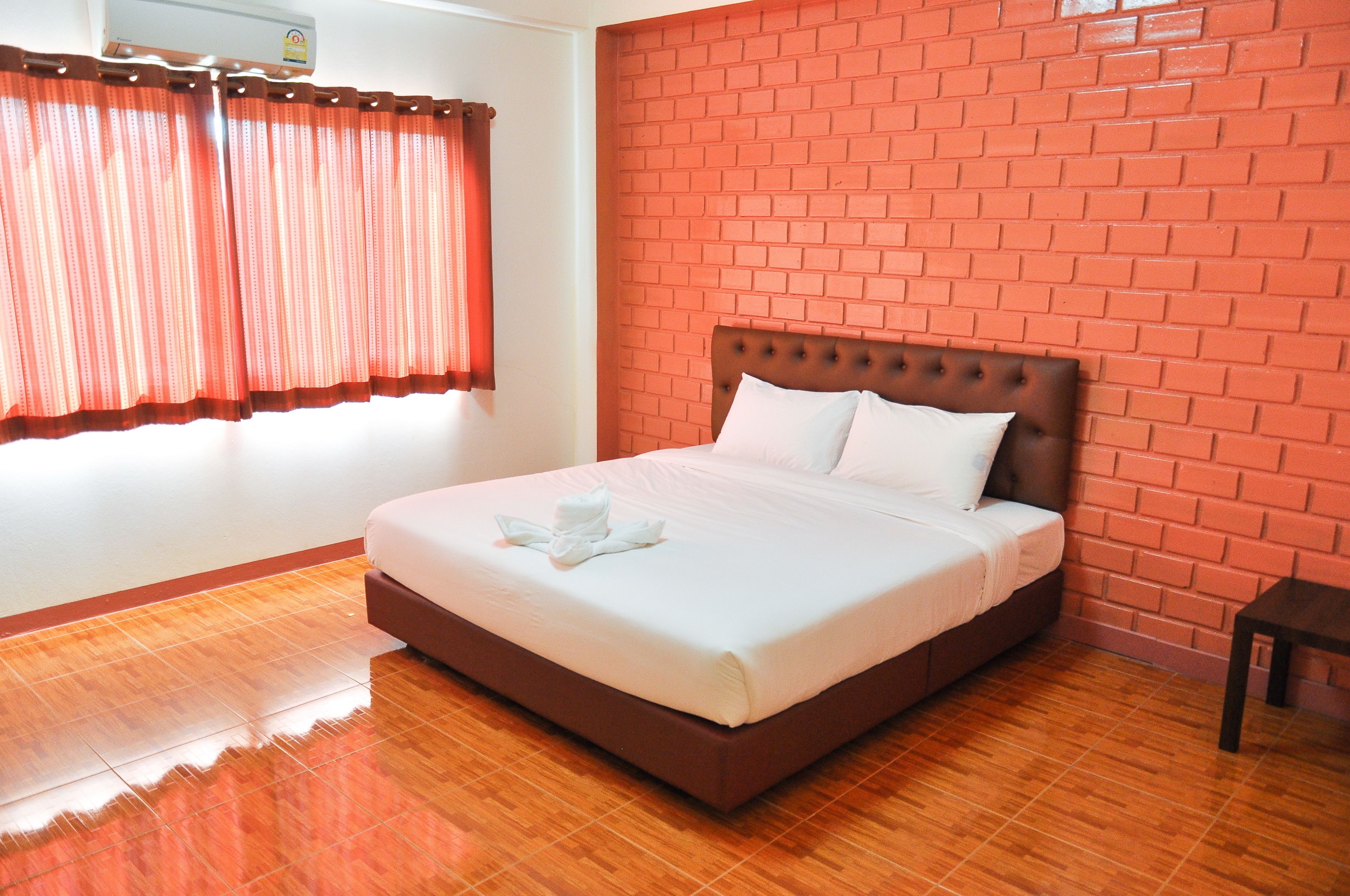 standard room | 1 bedroom, desk, free wifi