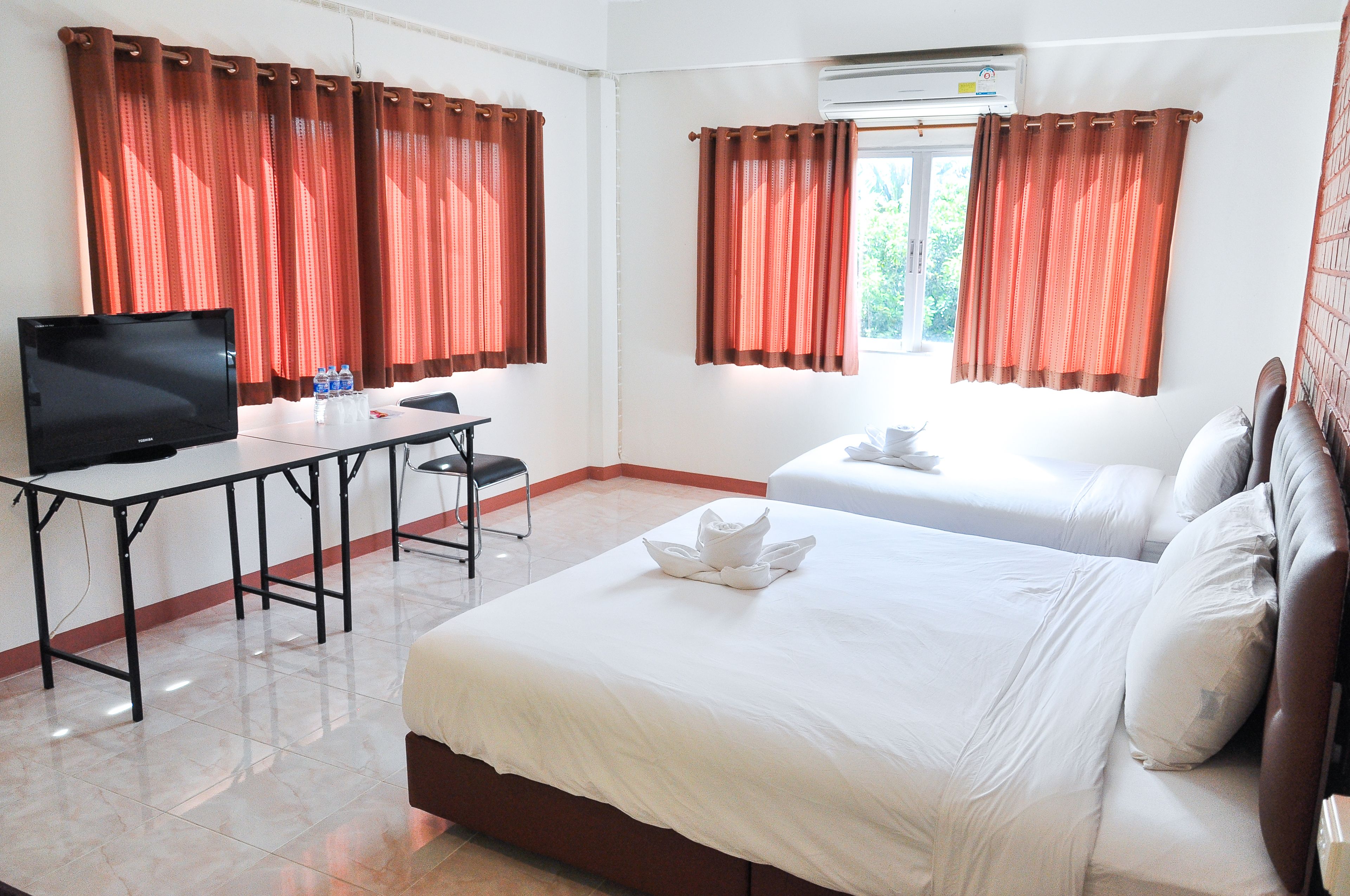 standard triple room | 1 bedroom, desk, free wifi