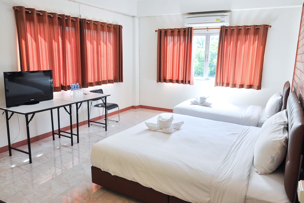 standard triple room | 1 bedroom, desk, free wifi