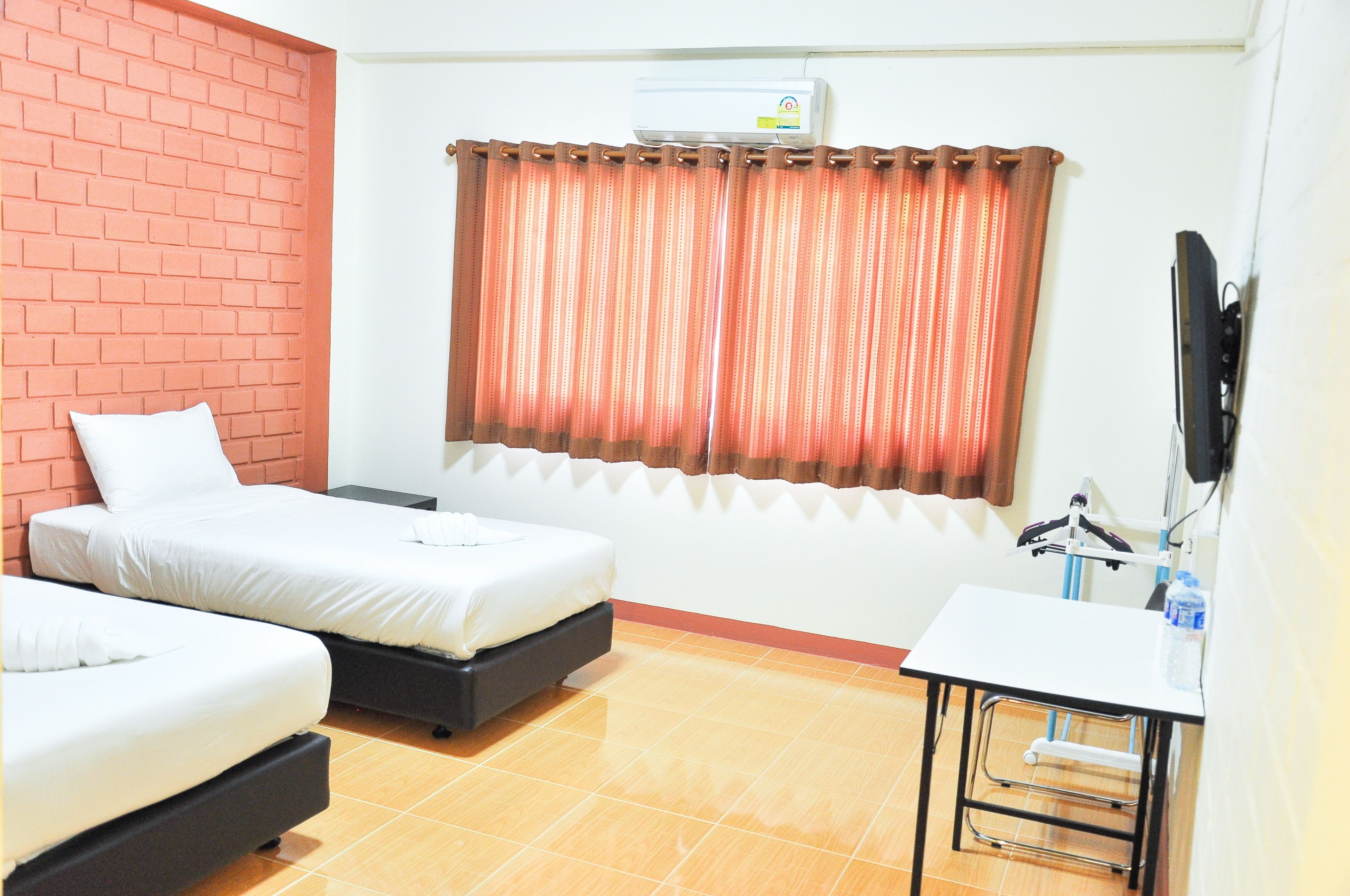 standard twin room | 1 bedroom, desk, free wifi
