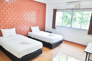 Desk, free WiFi - Budsarakam Place Hotel (Chanthaburi)