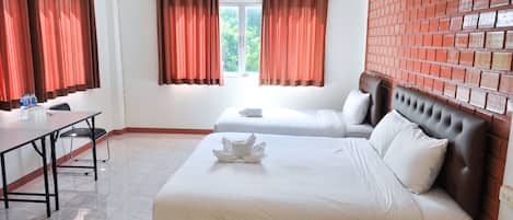 Standard Triple Room | Desk, free WiFi