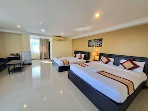 Quadruple Room | ตู้นิรภัยในห้องพัก, โต๊ะทำงาน, ผ้าม่านกันแสง, Wi-Fi ฟรี
