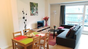Apartment, 2 Bedrooms, Terrace (15/17 rue des Fripiers bloc 3) | Living area - Chez Esmara et Philippe (Brussels)