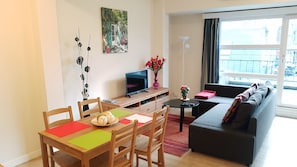 Apartment, 2 Bedrooms, Terrace (15/17 rue des Fripiers bloc 3) | Living area