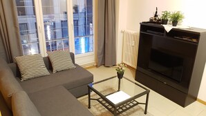 Apartment, 2 Bedrooms (15/17 rue des Fripiers bloc 3) | Living area - Chez Esmara et Philippe (Brussels)