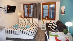 Comfort-studio (7 rue de la Fourche) | Pimennysverhot, silitysrauta/-lauta, ilmainen Wi-Fi, vuodevaatteet