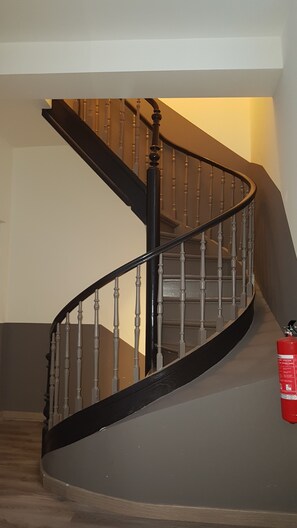 Studio (2 pers, 7 rue de la Fourche) | Pimennysverhot, silitysrauta/-lauta, ilmainen Wi-Fi, vuodevaatteet