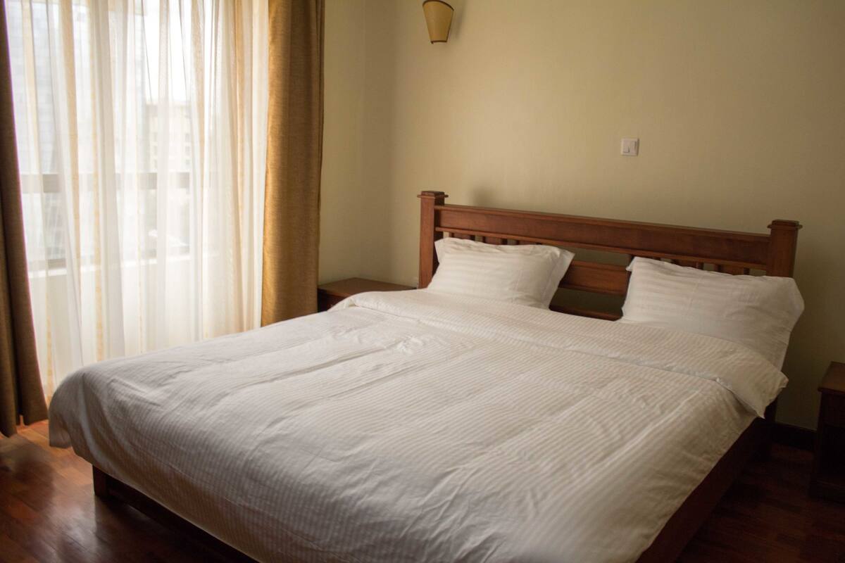 Apartamento executivo, 3 quartos | Roupas de cama premium, cofres nos quartos, escrivaninha