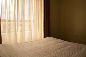 Premium bedding, in-room safe, desk, iron/ironing board - Sky View Park Apartments (Nairobi)